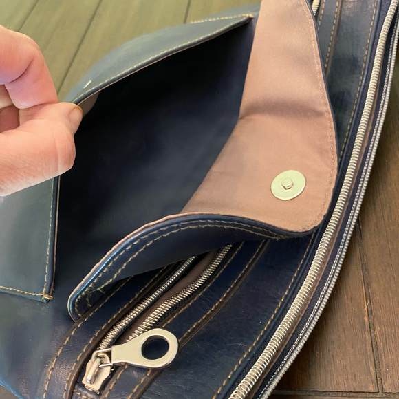 Relic Crossbody Purse Satchel Bag faux leather Vegan with matching wallet EUC - Picture 8 of 16